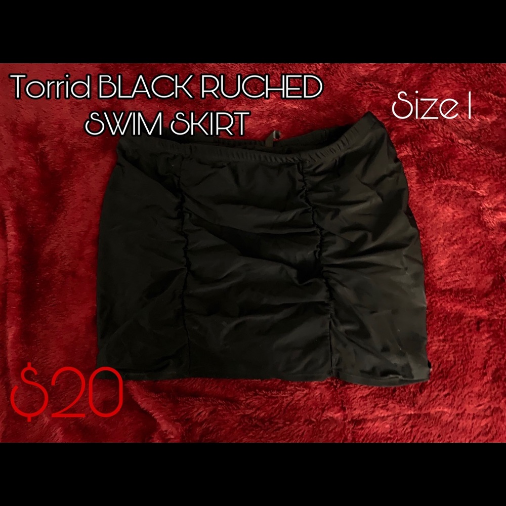 BLACK RUCHED SWIM SKIRT